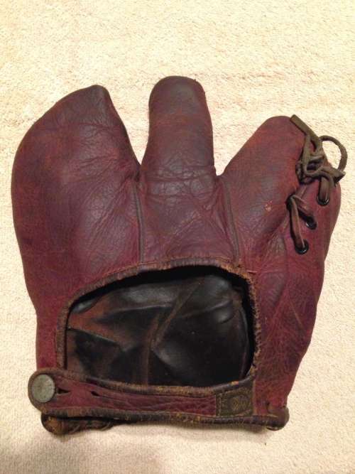 Victor, Wright & Ditson 3 Finger Burgundy Back