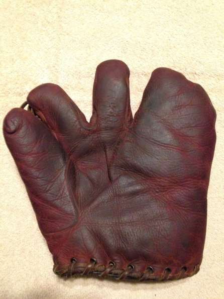 Victor, Wright & Ditson 3 Finger Burgundy Front