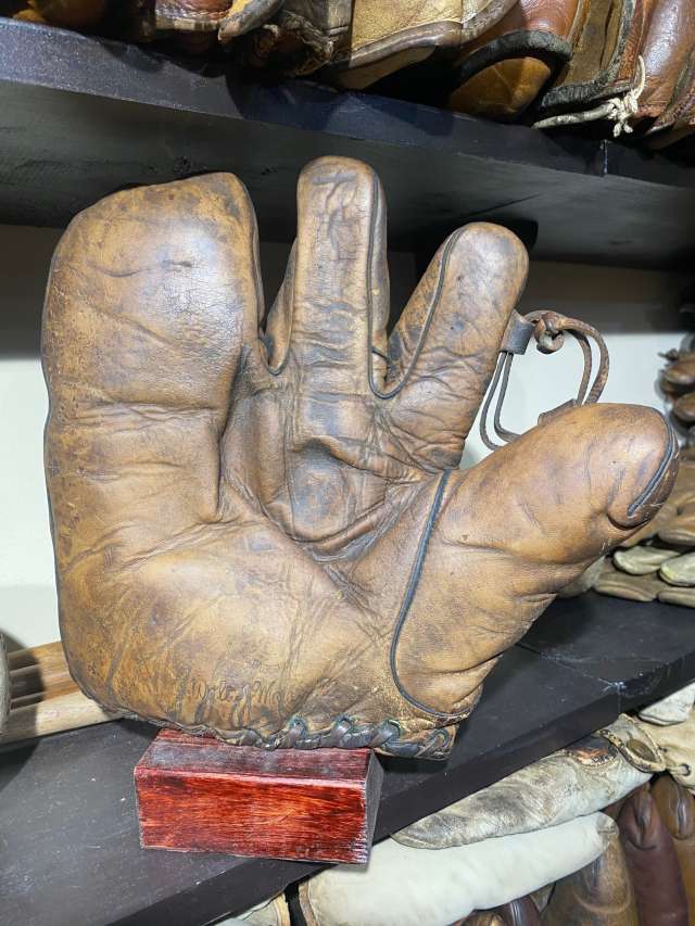 Walter Maranville Reach 3 Finger Front