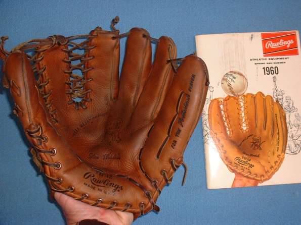 Stan Musial Rawlings TG12 1960 With Catalogue