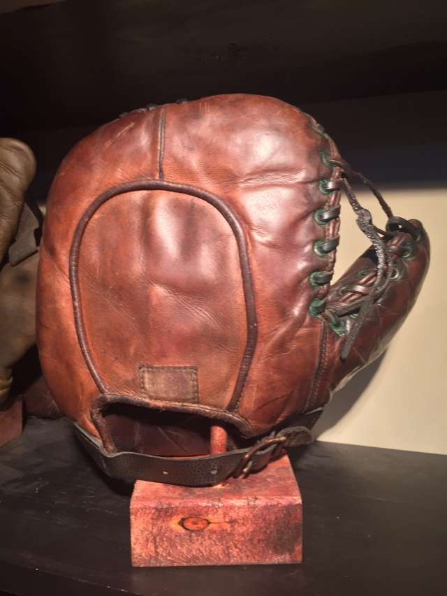 George Sisler Rawlings Basemitt Back
