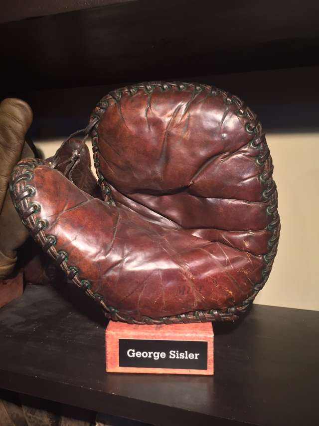 George Sisler Rawlings Basemitt Front