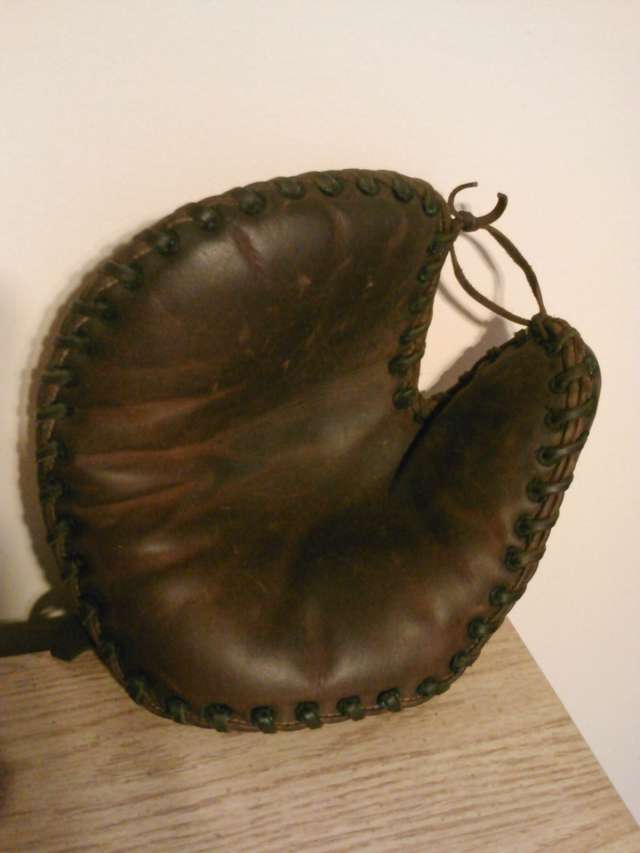 George Sisler Rawlings Basemitt Lefty Front