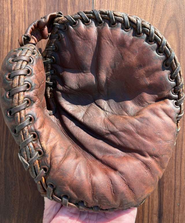 Rawlings Basemitt Front