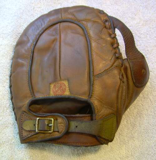 Rawlings FB143 Basemitt Back