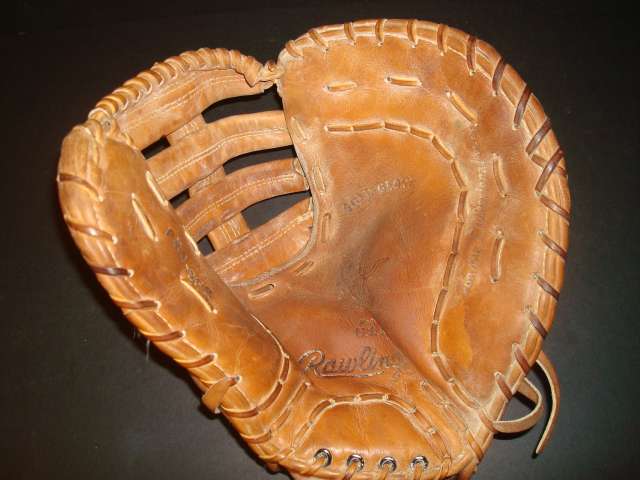 Rawlings PRO-9FB Heart of the Hide Basemitt Front