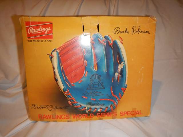 Brooks Robinson Roberto Clemente Rawlings WSS Box 2
