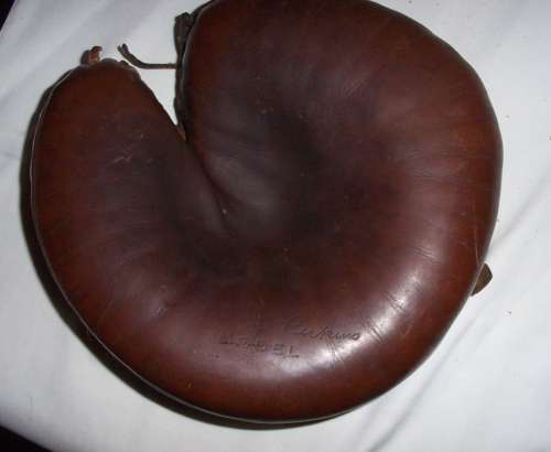 Cy Perkins Rawlings Catchers Mitt Front