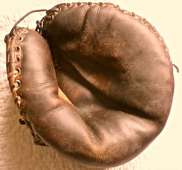 Del Rice Rawlings Catchers Mitt Front