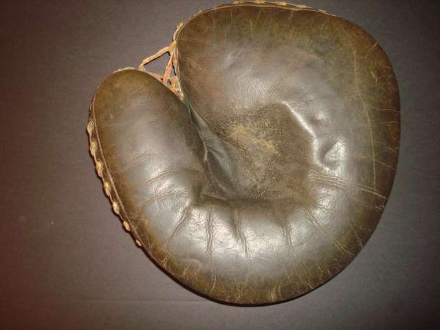 Rawlings Green Catchers Mitt Front