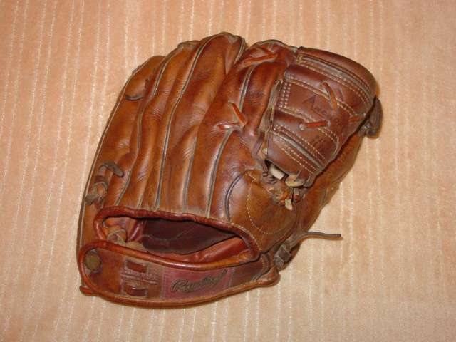 Harvey Haddix Rawlings HH The Kitten Back