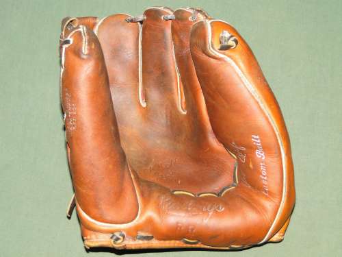 Red Rolfe Rawlings RR Solid Web Front