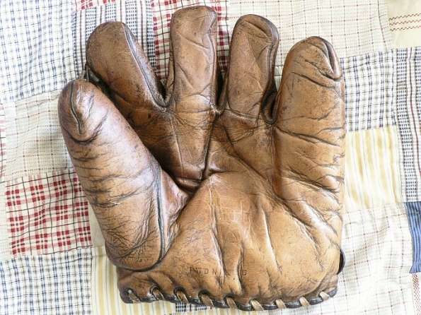 Reach 30's Glove Front