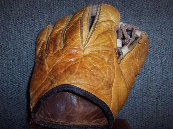 Reach D33 Softball Glove Back