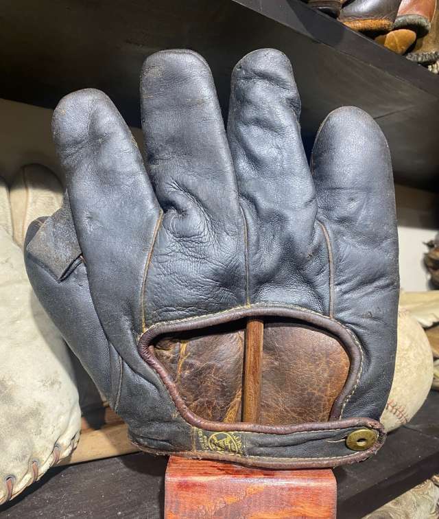 A J Reach 10N 1 Inch Web Lefty Back Aaron