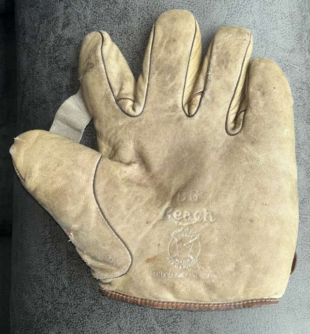 A. J. Reach 9G 1 Inch Web Front