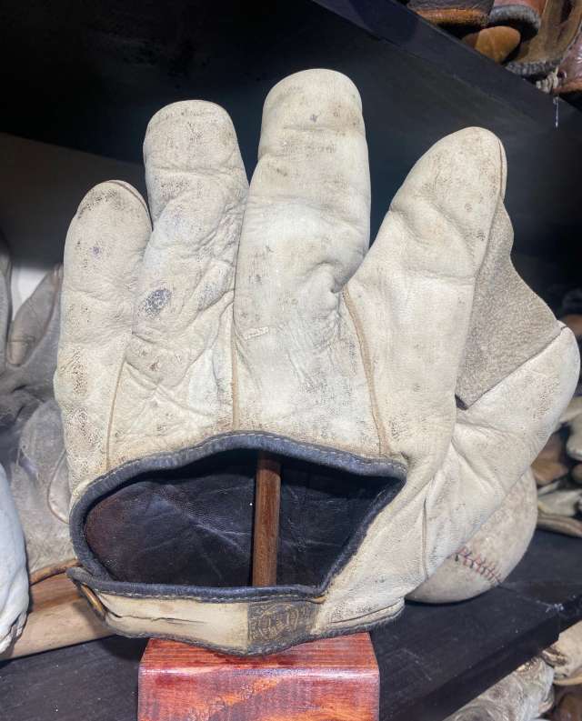 A J Reach Full Web White Back Aaron