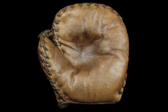 A.J. Reach 4S Basemitt Front
