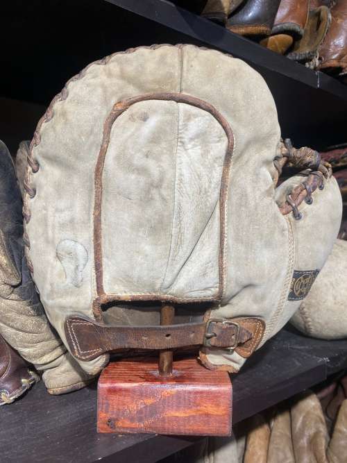 A.J. Reach Basemitt Back