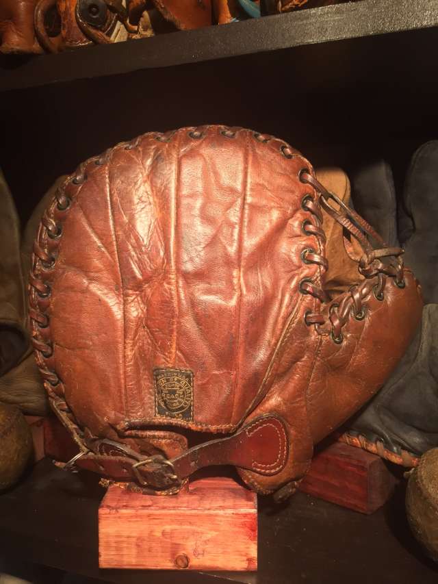 Reach 4R Basemitt Back