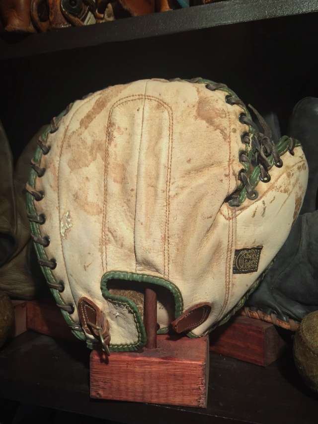 Reach 4R Basemitt Back