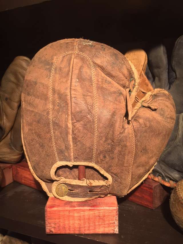 Reach Grommet Web Basemitt Back