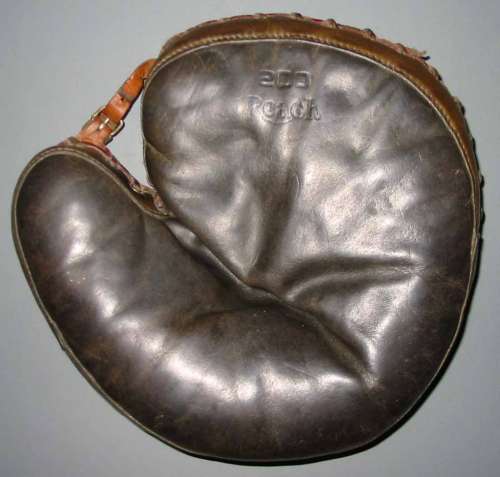 Reach Catchers Mitt Front