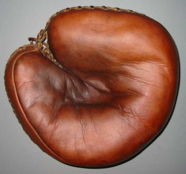 Reach Catchers Mitt Front