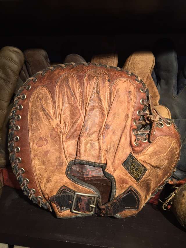 Reach 250 Catchers Mitt Back
