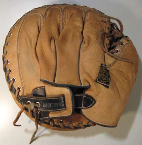 Reach 33 Catchers Mitt Back