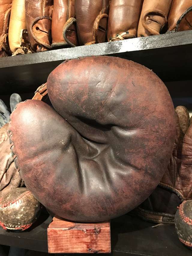 Reach 41 Catchers Mitt Front