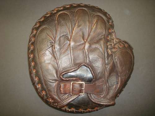 Reach Catchers Mitt Dark Back