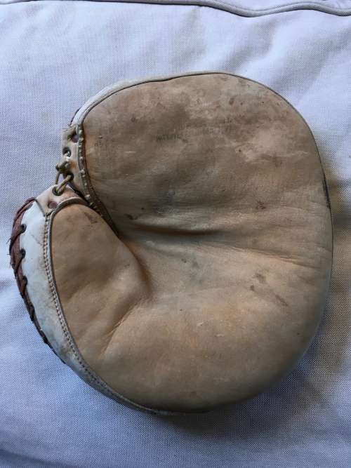 Reach Catchers Mitt Front