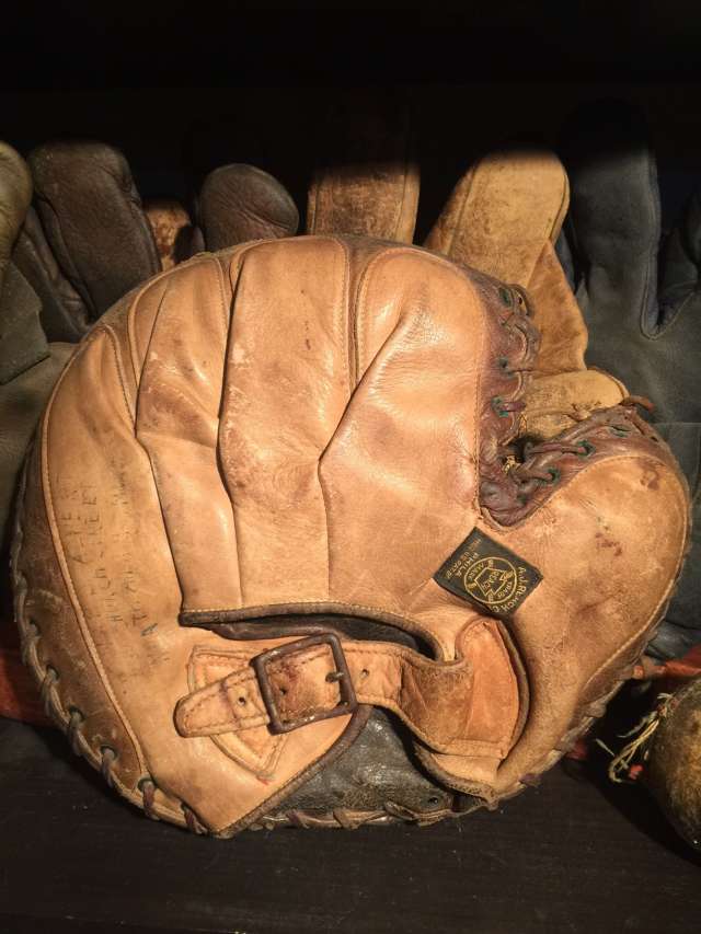 Reach Catchers Mitt Light Back