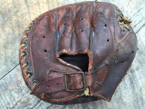 Reach Catchers Mitt With Vent Holes Back