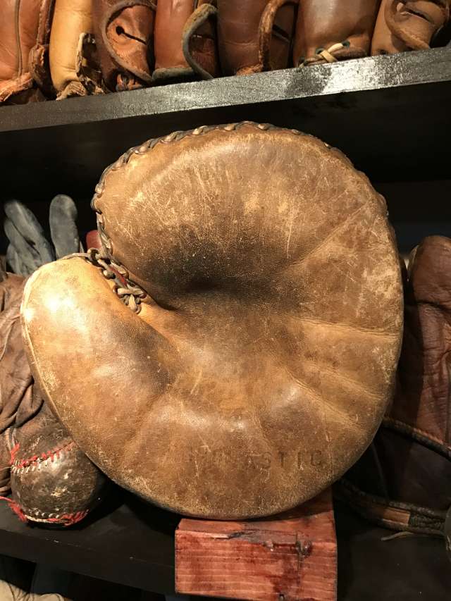 Reach Scholastic Canadian Catchers Mitt Front