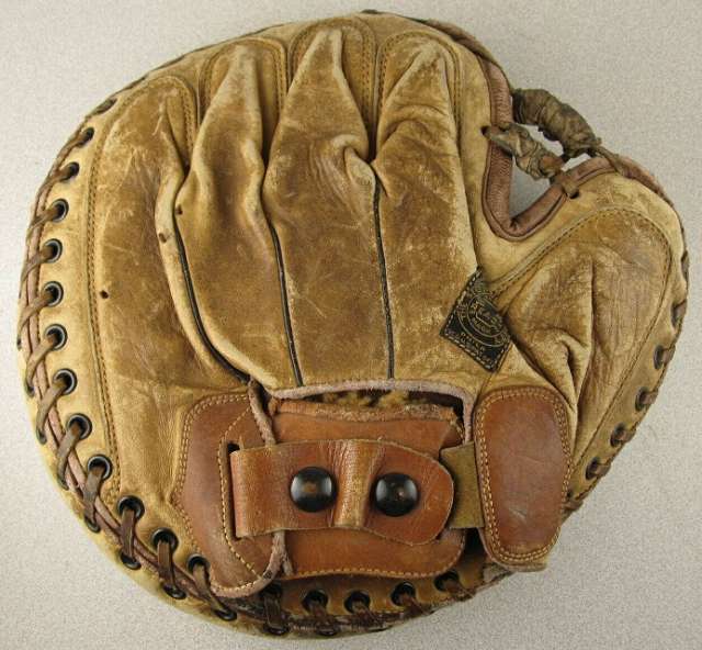 Reach Snap Back Catchers Mitt Back