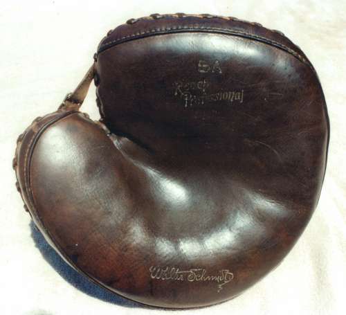 Walter Schmidt Reach 5A Catchers Mitt Front