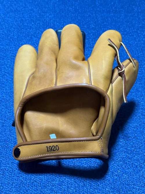 Rawlings Reissue 2 Back