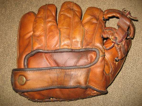 Ripon Glove Back