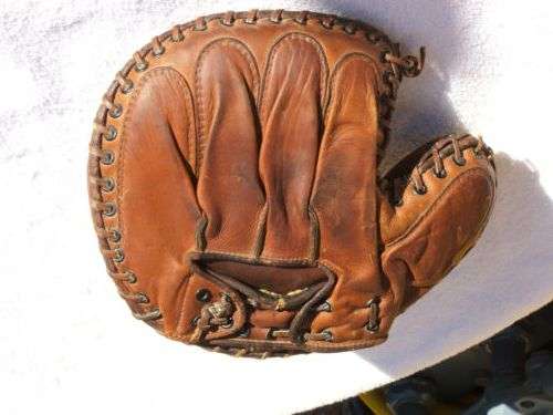 ripon-catchers-mitt-back_800.jpg