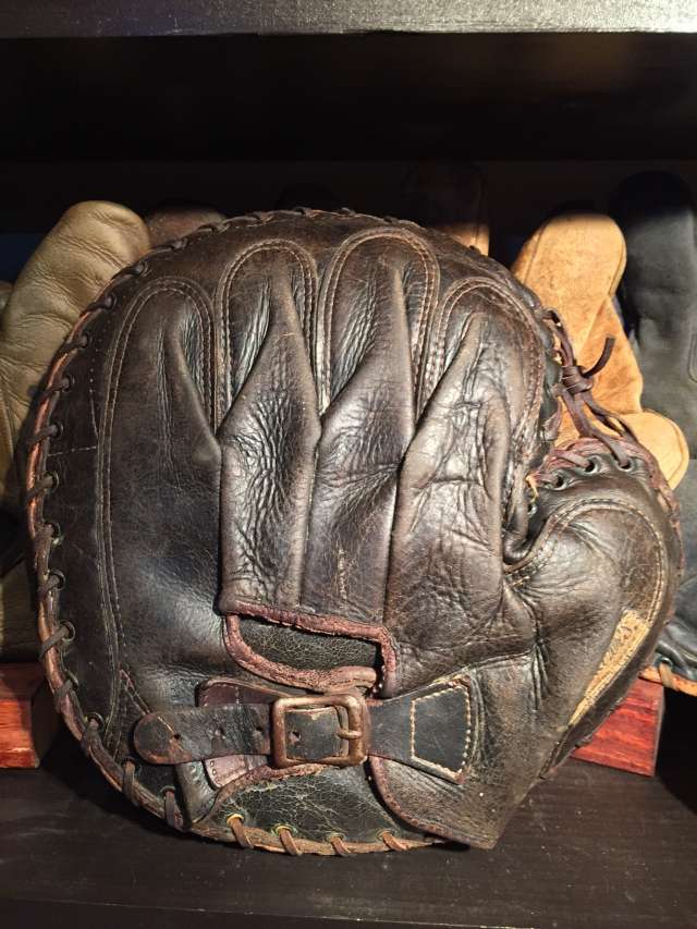 Schmelzers Catchers Mitt Back
