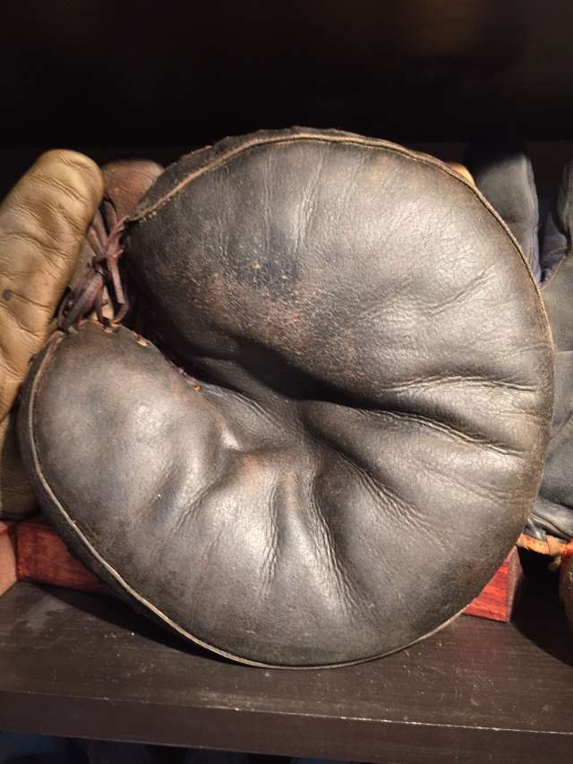 Schmelzers Catchers Mitt Front