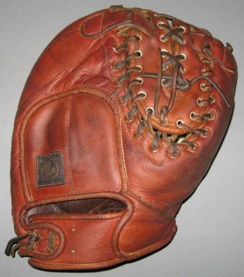 Babe Young Sonnett Basemitt Back