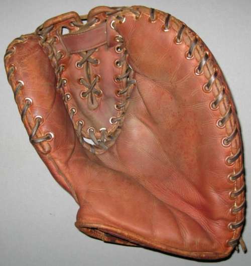 Babe Young Sonnett Basemitt Front