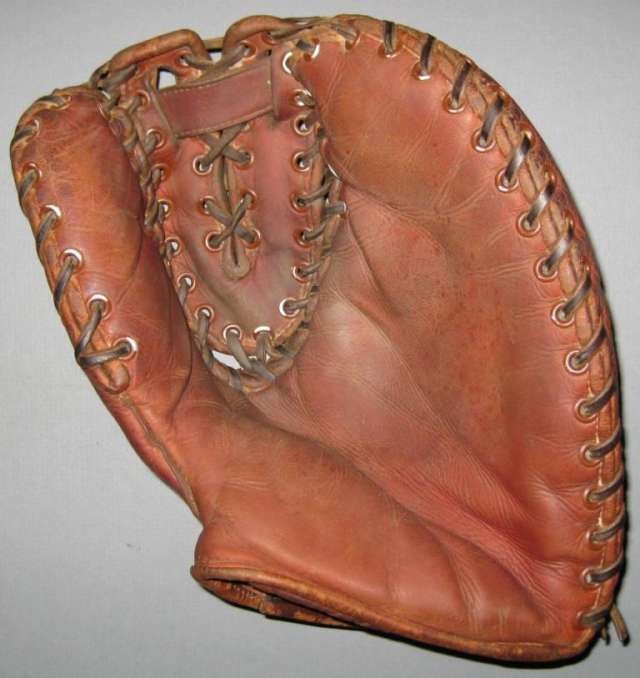 Babe Young Sonnett Basemitt Front