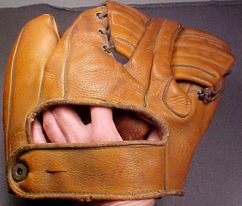 Joe DiMaggio Sonnett Two Finger Back