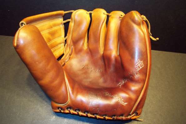 Phil Rizzuto Spalding 1122 Front