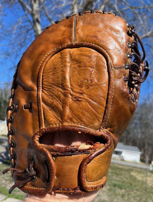 Spalding 120 Professional Model Basemitt Back