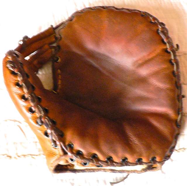 Spalding 154 Basemitt Front
